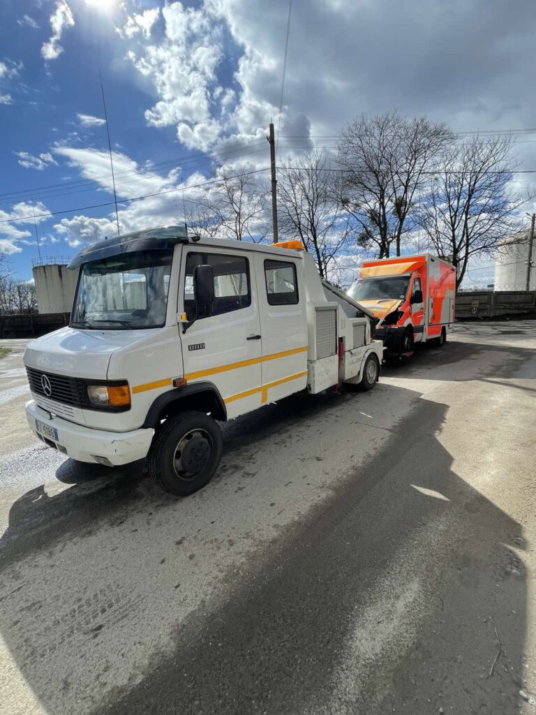 Грузовой автоэвакуатор стрый